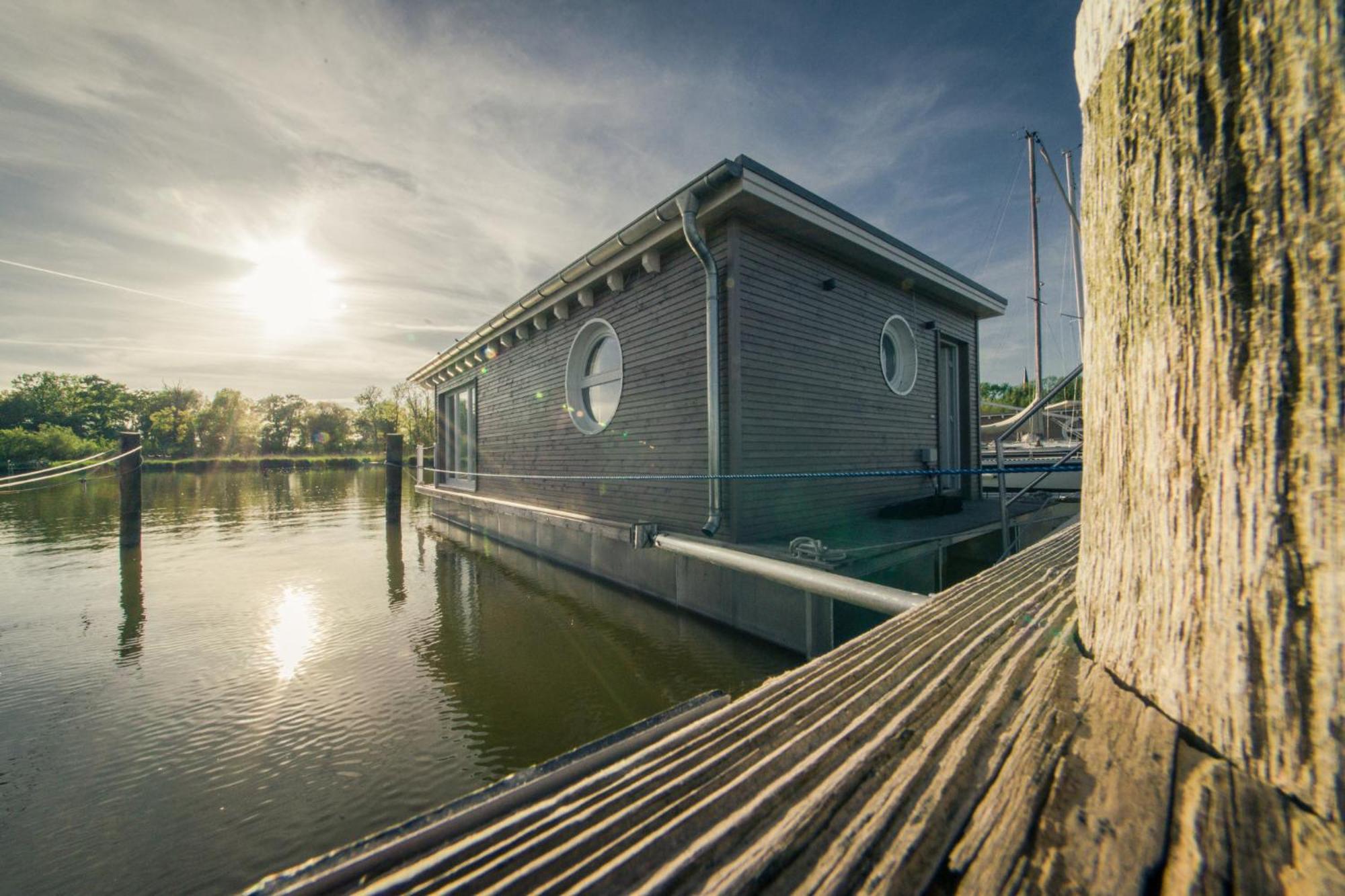 Lieblingsplatz Parey - Schwimmendes Seehotel Exterior foto